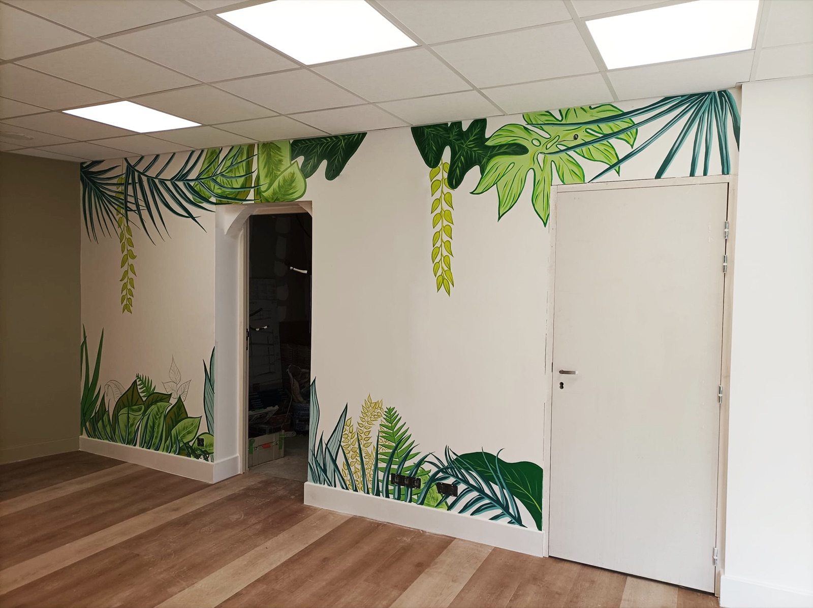 Fresque murale feuillage dans un salon de coiffure